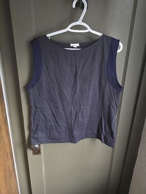 GAP Sleeveless Crewneck Top in Charcoal and Navy